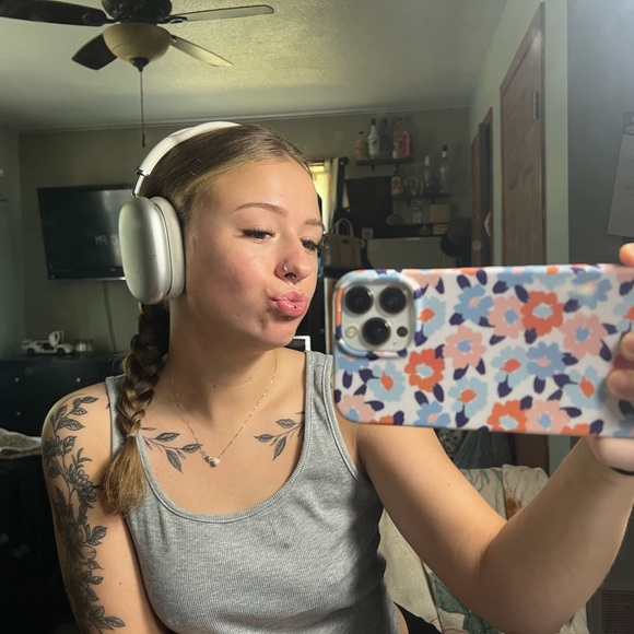 Meet your Posher, Stella - Picture 1 of 1